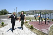 Президент Ильхам Алиев ознакомился с работами, проводимыми в селе Тезебина Ходжалинского района (ФОТО)