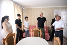 Президент Ильхам Алиев ознакомился с работами, проводимыми в селе Тезебина Ходжалинского района (ФОТО)