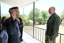 Президент Ильхам Алиев посетил село Ханъюрду в Ходжалинском районе, встретился с группой переселившихся в село жителей (ФОТО)