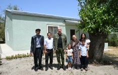 Президент Ильхам Алиев посетил село Ханъюрду в Ходжалинском районе, встретился с группой переселившихся в село жителей (ФОТО)