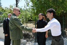 Президент Ильхам Алиев посетил село Ханъюрду в Ходжалинском районе, встретился с группой переселившихся в село жителей (ФОТО)