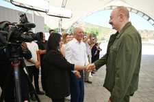 Президент Ильхам Алиев посетил село Ханъюрду в Ходжалинском районе, встретился с группой переселившихся в село жителей (ФОТО)