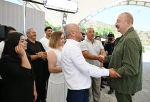 Президент Ильхам Алиев посетил село Ханъюрду в Ходжалинском районе, встретился с группой переселившихся в село жителей (ФОТО)