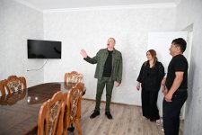 Президент Ильхам Алиев посетил село Ханъюрду в Ходжалинском районе, встретился с группой переселившихся в село жителей (ФОТО)