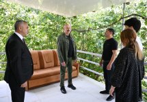 Президент Ильхам Алиев посетил село Ханъюрду в Ходжалинском районе, встретился с группой переселившихся в село жителей (ФОТО)