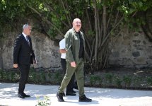 Президент Ильхам Алиев посетил село Ханъюрду в Ходжалинском районе, встретился с группой переселившихся в село жителей (ФОТО)