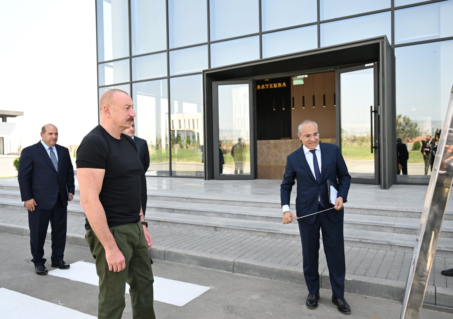 Президент Ильхам Алиев принял участие в открытии предприятия по производству табачных изделий в Агдамском промышленном парке (ФОТО)