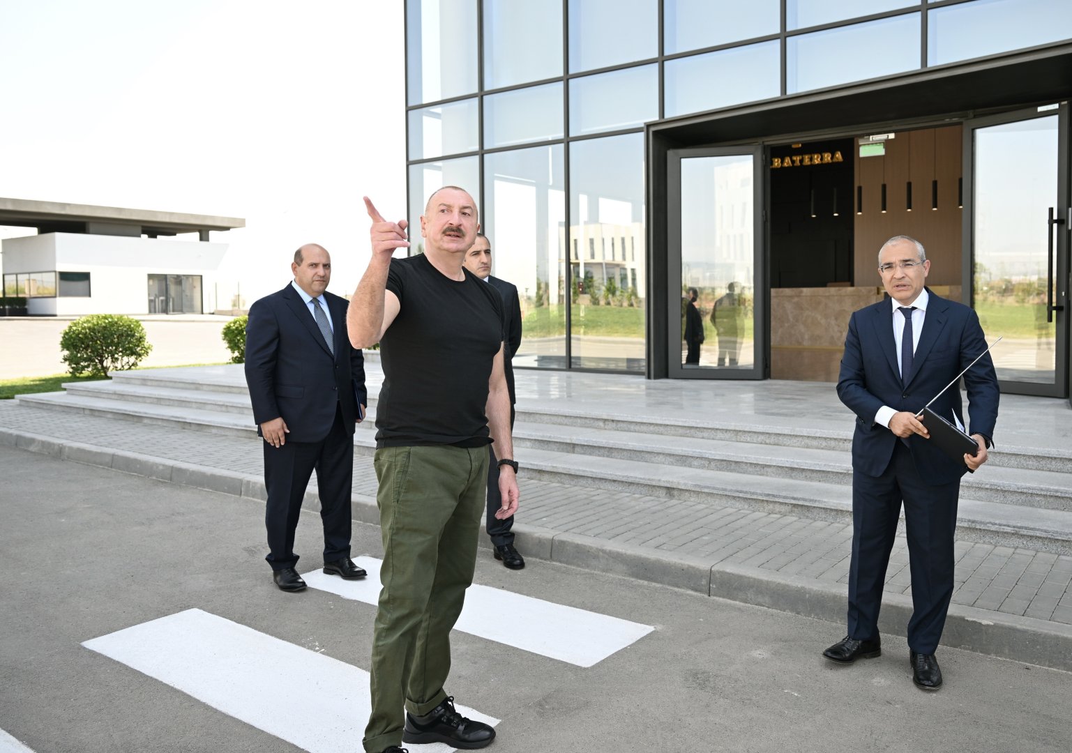 Президент Ильхам Алиев принял участие в открытии предприятия по производству табачных изделий в Агдамском промышленном парке (ФОТО)