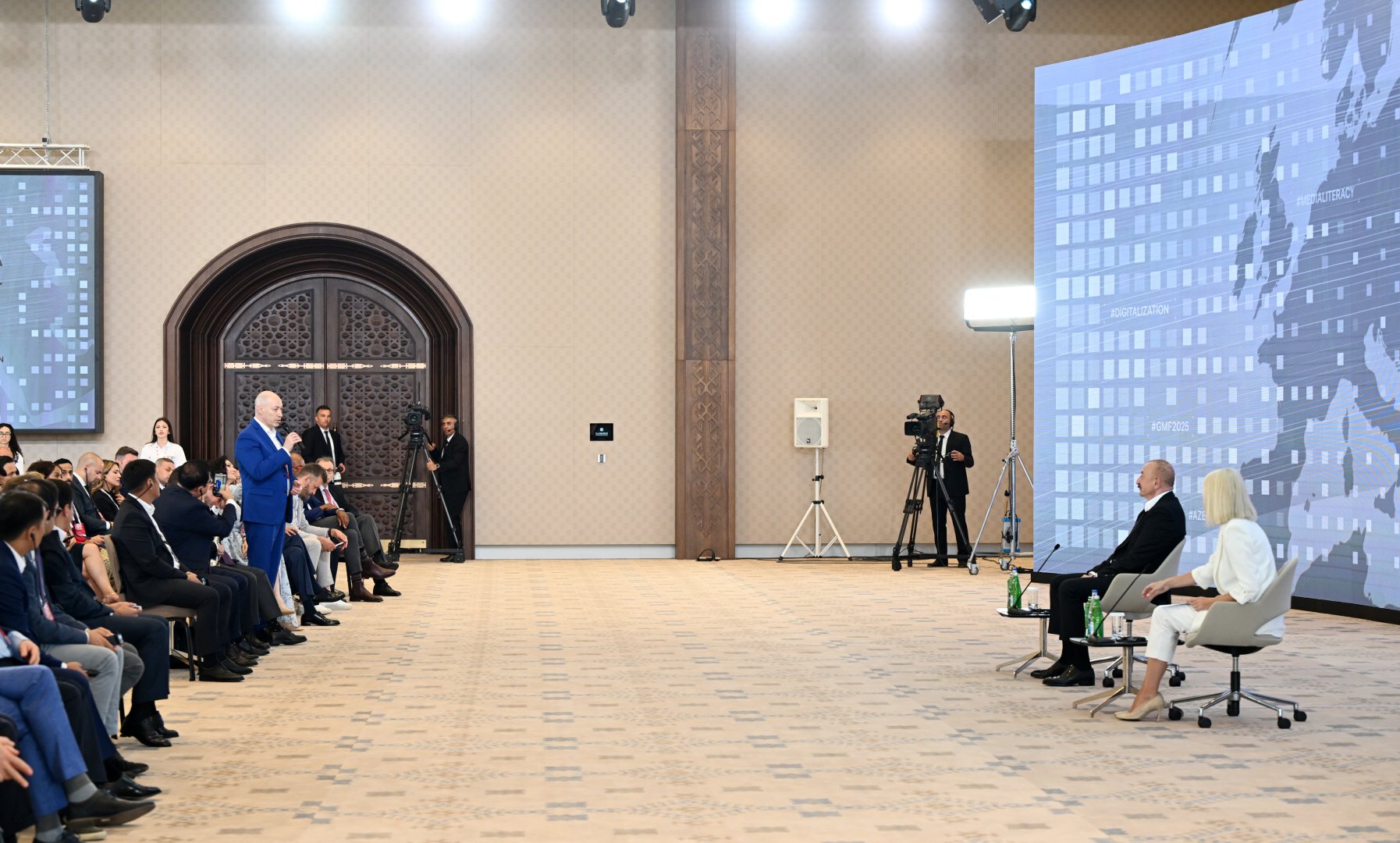 В Ханкенди состоялась встреча Президента Ильхама Алиева с участниками III Шушинского Глобального медиафорума (ФОТО/ВИДЕО)