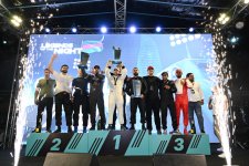 «Легенды ночи» произвели фурор в Баку: Legend Cars, финал картинга и дрифт-шоу (ФОТО)