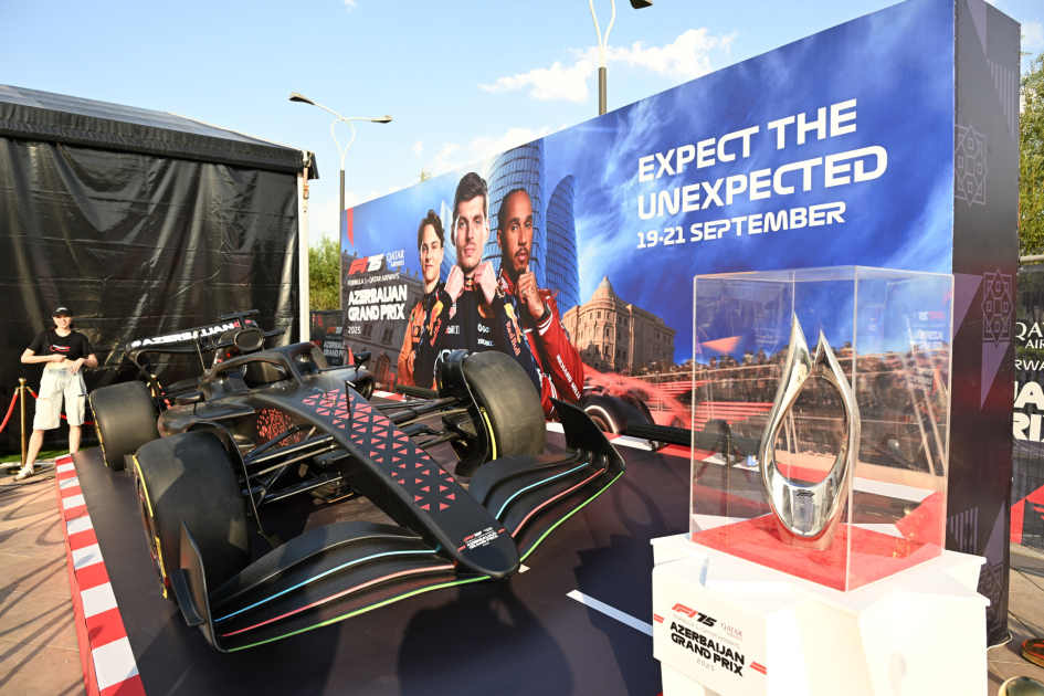 «Легенды ночи» произвели фурор в Баку: Legend Cars, финал картинга и дрифт-шоу (ФОТО)