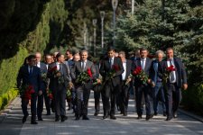 Представители медиа посетили Аллею почетного захоронения, могилу Зардаби и парк Победы (ФОТО)