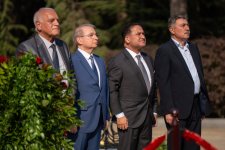 Представители медиа посетили Аллею почетного захоронения, могилу Зардаби и парк Победы (ФОТО)
