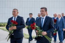 Представители медиа посетили Аллею почетного захоронения, могилу Зардаби и парк Победы (ФОТО)