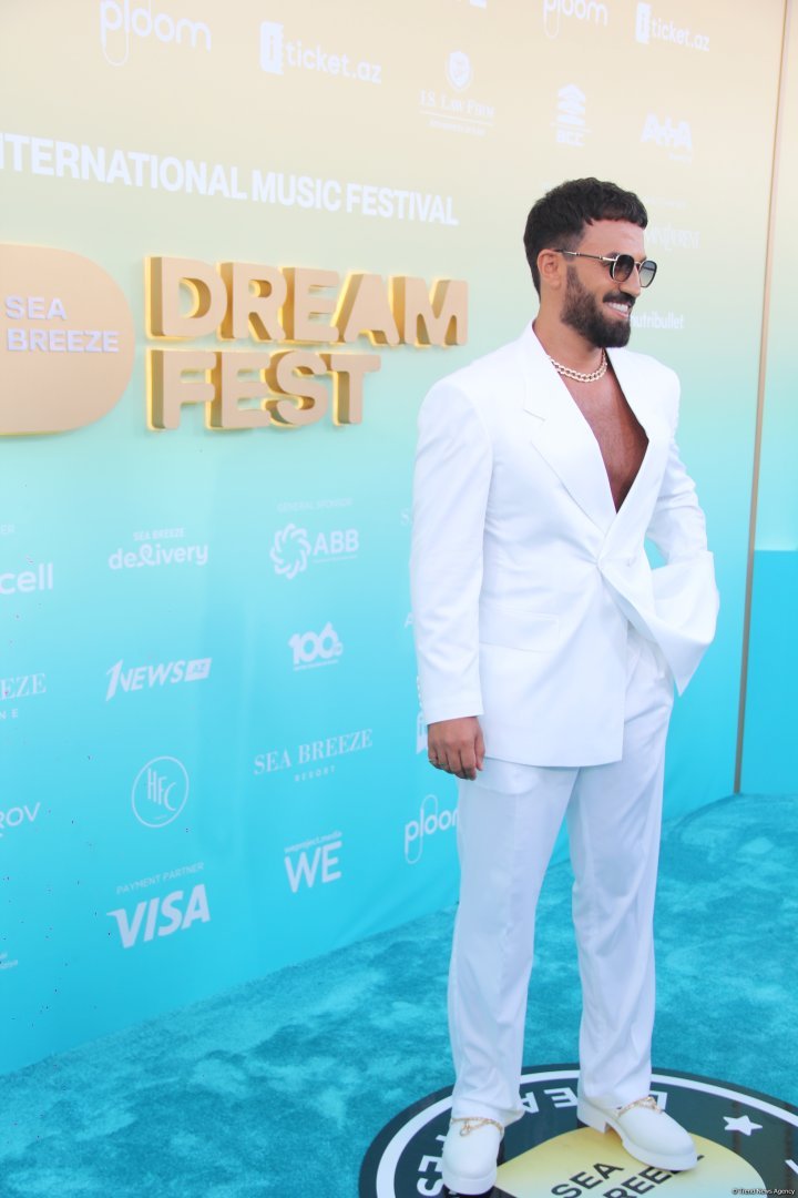 Под летним небом Каспия в Баку стартовал Dream Fest 2025 – звезды на бирюзовой дорожке (ФОТО)