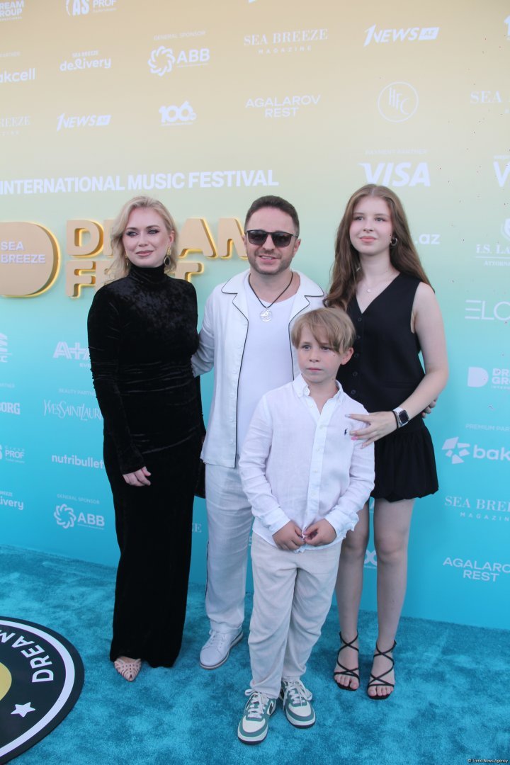 Под летним небом Каспия в Баку стартовал Dream Fest 2025 – звезды на бирюзовой дорожке (ФОТО)