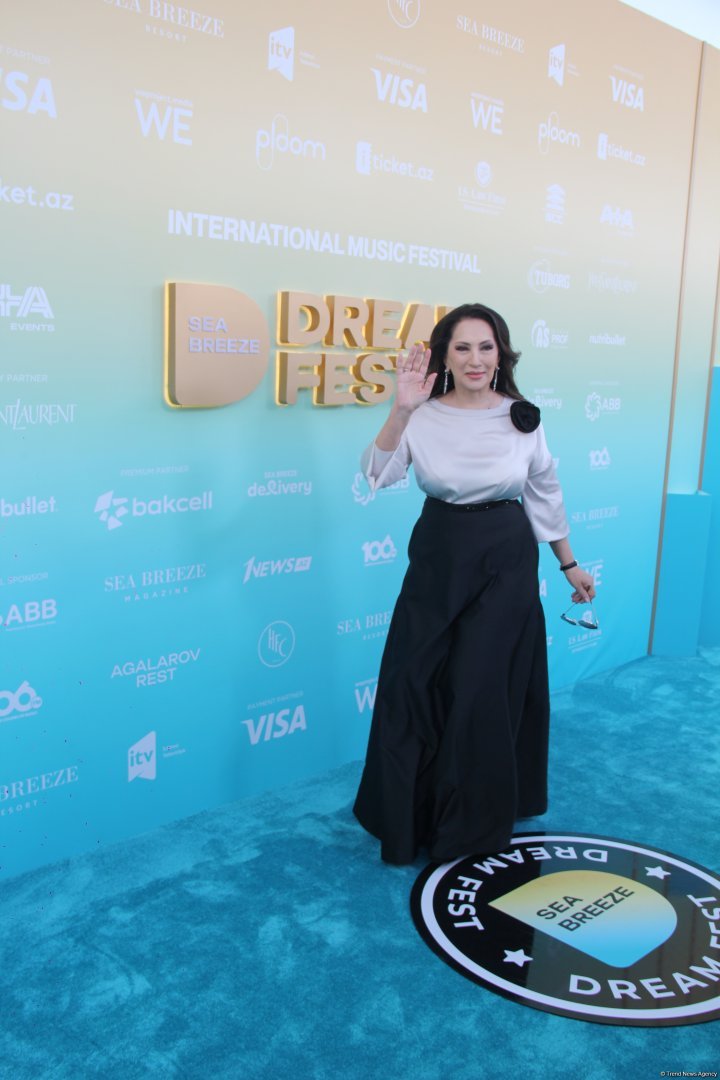 Под летним небом Каспия в Баку стартовал Dream Fest 2025 – звезды на бирюзовой дорожке (ФОТО)