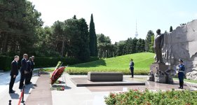 Министр иностранных дел и международного сотрудничества Сомали посетил могилу великого лидера и Аллею шехидов (ФОТО)