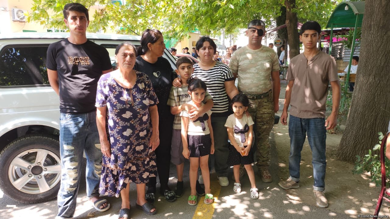В село Гасанриз Агдеринского района возвращается очередная группа бывших вынужденных переселенцев (ФОТО)