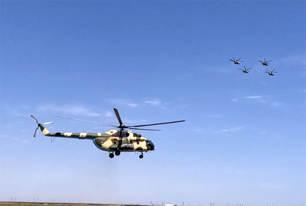 Военные пилоты Азербайджана выполнили учебно-тренировочные полеты (ФОТО)
