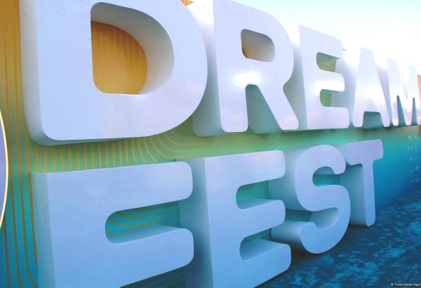 Самые стильные участницы Dream Fest в Баку на бирюзовой дорожке (ФОТО)
