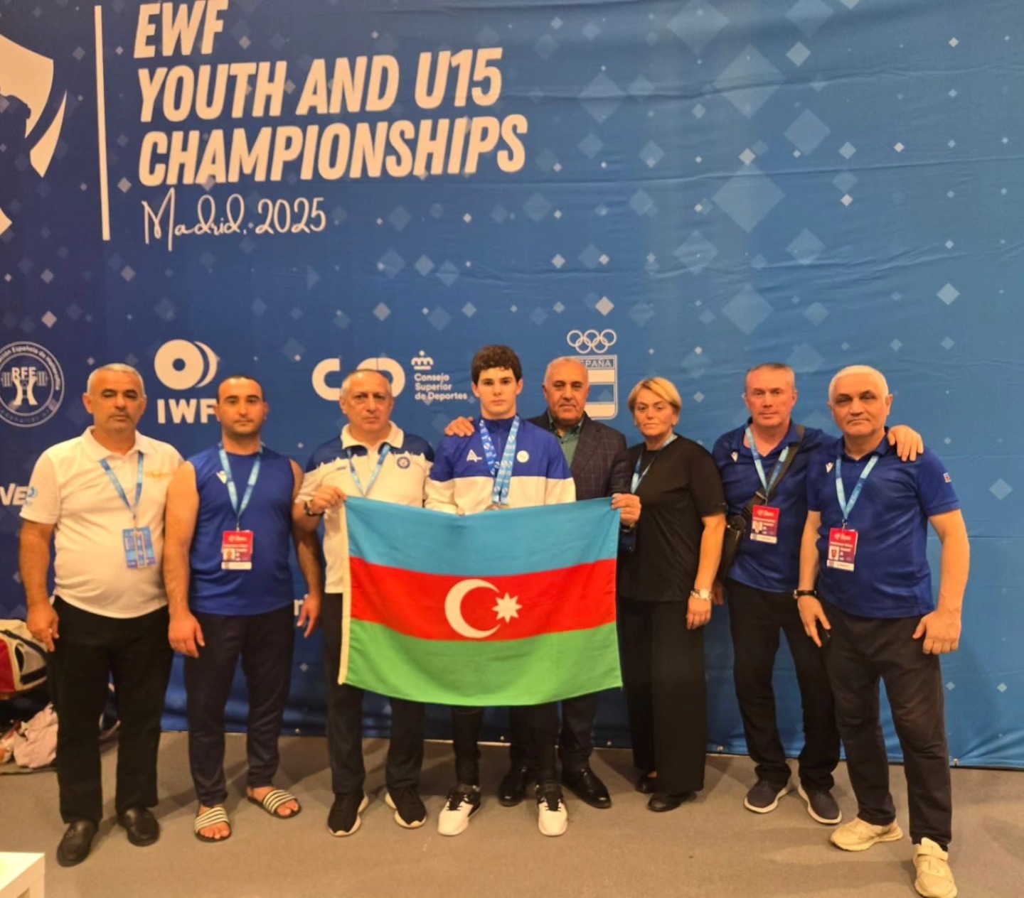 Азербайджанский тяжелоатлет завоевал две медали на чемпионате Европы