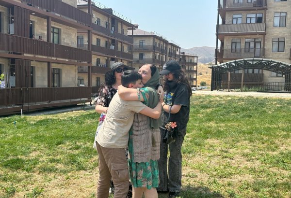 Очередная группа бывших вынужденных переселенцев прибыла в город Джебраил (ФОТО)