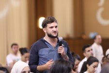 Состоялась встреча азербайджанской диаспорской молодежи с известными спортсменами и журналистами (ФОТО)