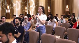 В Ханкенди прошли дискуссии с диаспорской молодежью о виртуальном сообществе глобального масштаба (ФОТО)