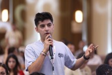В VI летнем лагере диаспорской молодежи прошла презентация книги "Наследие Западного Азербайджана" (ФОТО)