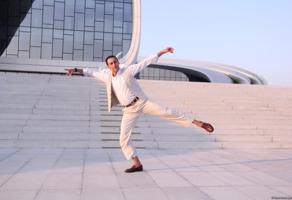 Танцевальное искусство на фоне современных достопримечательностей Баку – WADF (ВИДЕО)