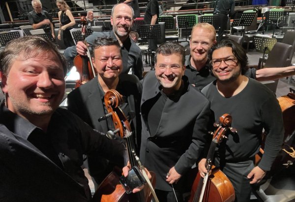 Эйюб Гулиев с большим успехом представил Азербайджан на международном фестивале в Германии (ФОТО)