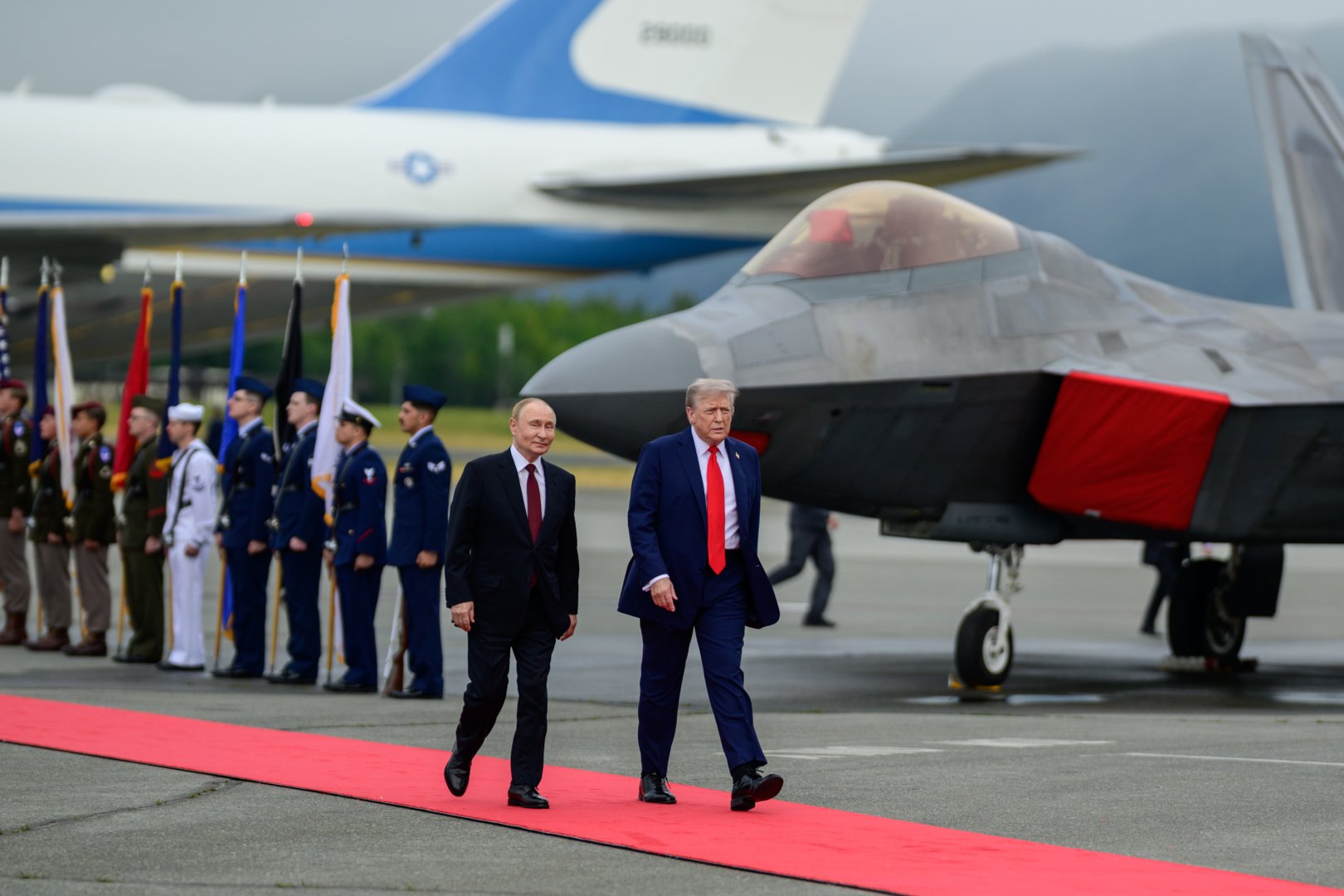 Трамп и Путин направились к месту переговоров в Анкоридже (ФОТО/ВИДЕО)