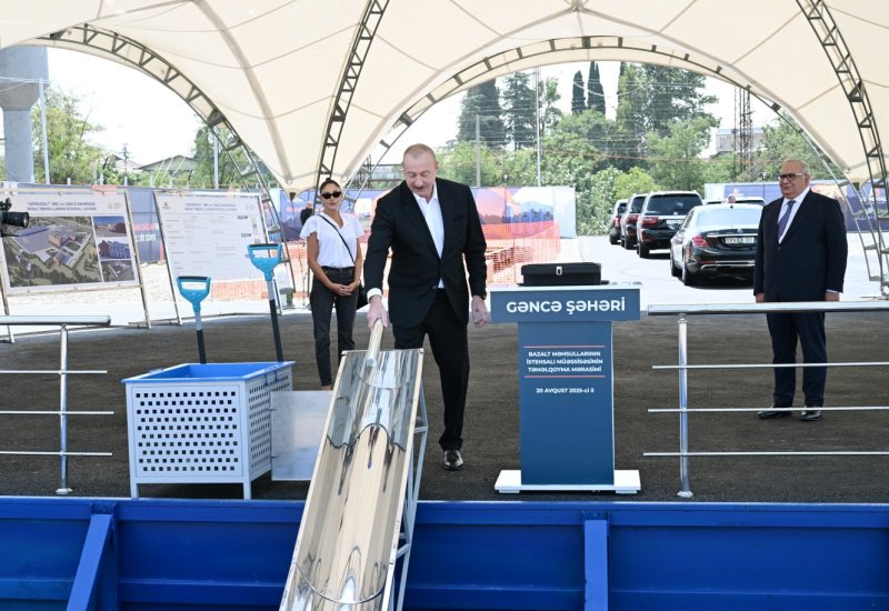 Президент Ильхам Алиев и Первая леди Мехрибан Алиева приняли участие в церемонии закладки фундамента предприятия по производству базальтовой продукции в Гяндже (ФОТО)