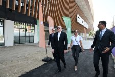 Президент Ильхам Алиев и Первая леди Мехрибан Алиева ознакомились с ходом строительных работ на Гянджинском городском стадионе (ФОТО)