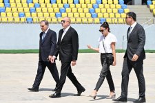 Президент Ильхам Алиев и Первая леди Мехрибан Алиева ознакомились с ходом строительных работ на Гянджинском городском стадионе (ФОТО)