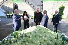 Президент Ильхам Алиев и Первая леди Мехрибан Алиева ознакомились с работами, проводимыми на автомобильной дороге Тоганалы-Кяльбаджар-Истису (ФОТО/ВИДЕО)