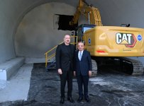 Президент Ильхам Алиев и Первая леди Мехрибан Алиева ознакомились с работами, проводимыми на автомобильной дороге Тоганалы-Кяльбаджар-Истису (ФОТО/ВИДЕО)