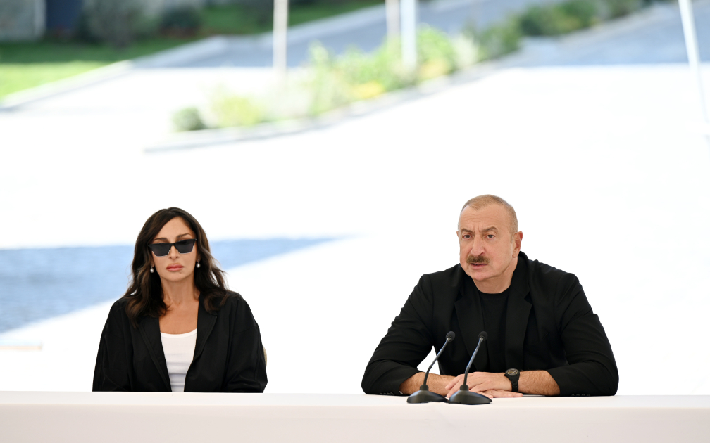 На странице Президента Ильхама Алиева в Instagram опубликованы кадры визита главы государства и Первой леди Мехрибан Алиевой в Кяльбаджар (ВИДЕО)