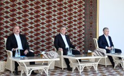 Президенту Азербайджана Ильхаму Алиеву преподнесен в дар ахалтекинский скакун (ФОТО)