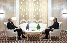 Состоялась встреча Президента Ильхама Алиева и Гурбангулы Бердымухамедова один на один (ФОТО)
