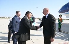 Президент Ильхам Алиев прибыл с рабочим визитом в Туркменистан (ФОТО)