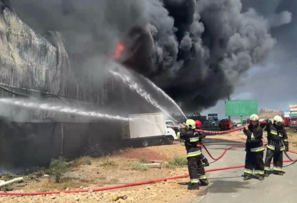 Продолжается локализация пожара в торговом центре «Сядяряк» (ФОТО/ВИДЕО) (Обновлено)