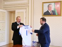 Президент Ильхам Алиев принял государственного министра Соединенного Королевства Великобритании и Северной Ирландии (ФОТО/ВИДЕО)