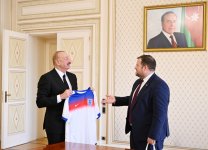 Президент Ильхам Алиев принял государственного министра Соединенного Королевства Великобритании и Северной Ирландии (ФОТО/ВИДЕО)