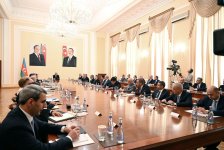 В Кабинете министров проходит специальное заседание, посвященное визиту Президента Ильхама Алиева в Вашингтон (ФОТО)