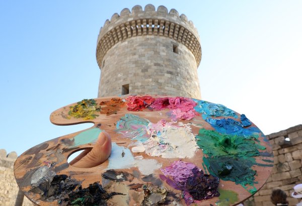 Художник из Германии представил работы, посвященные родному азербайджанскому селению Гала (ФОТО)