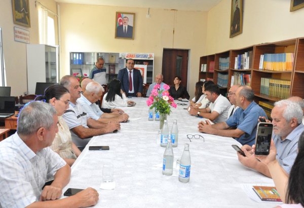 В регионах Азербайджана организованы литературные встречи в честь 90-летия со дня рождения Алибалы Гаджизаде (ФОТО)