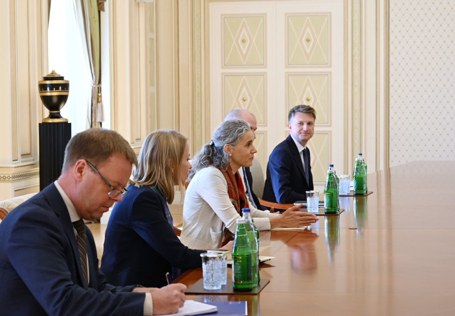 Президент Ильхам Алиев принял специального представителя Европейского Союза по Южному Кавказу (ФОТО/ВИДЕО)