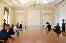 Президент Ильхам Алиев принял специального представителя Европейского Союза по Южному Кавказу (ФОТО/ВИДЕО)